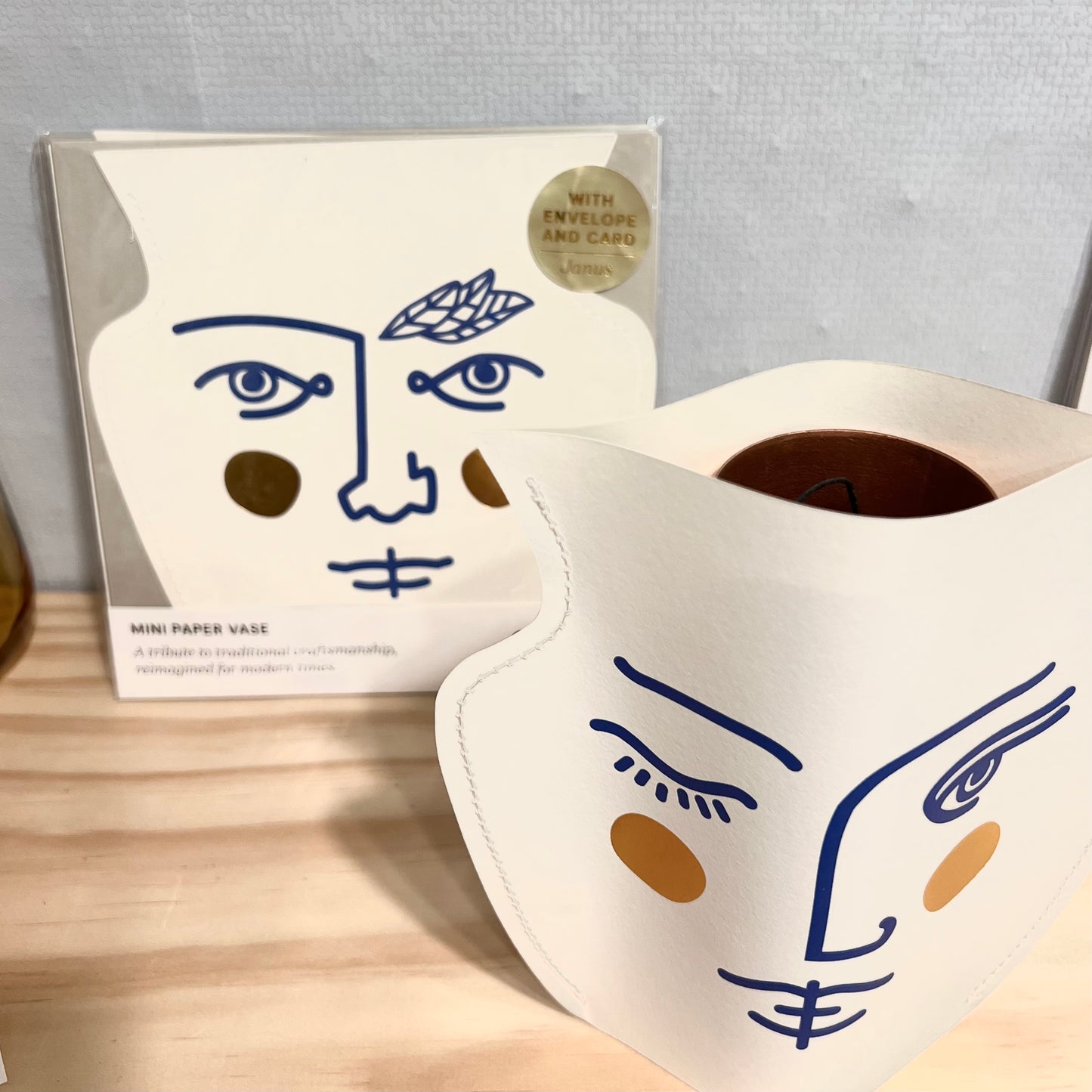 Octaevo Paper vase Janus