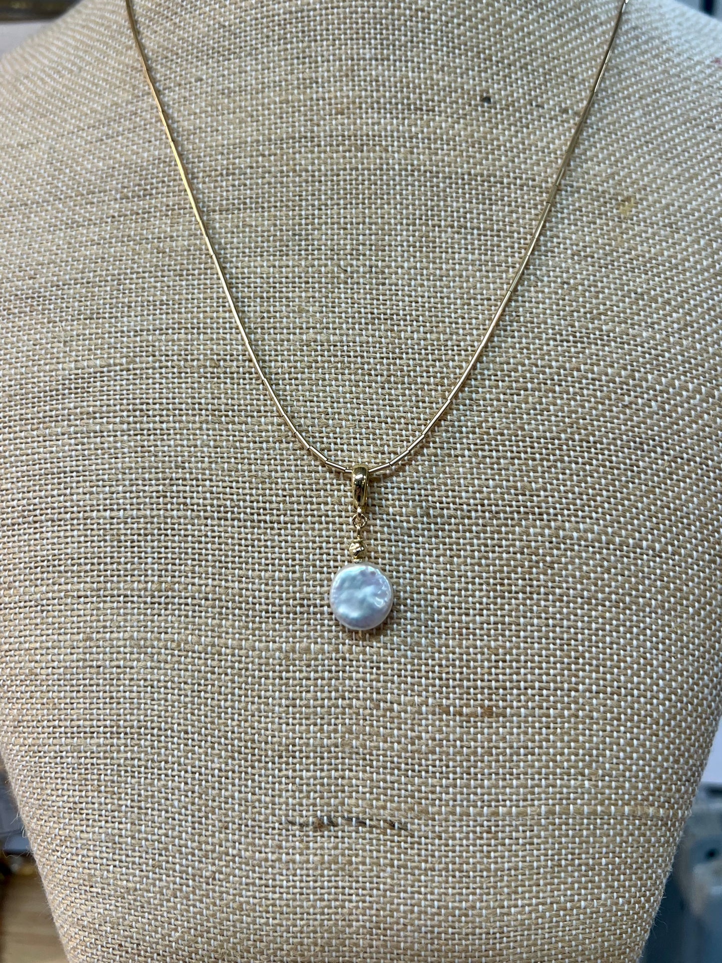 The Swellife Disc Pearl Charm