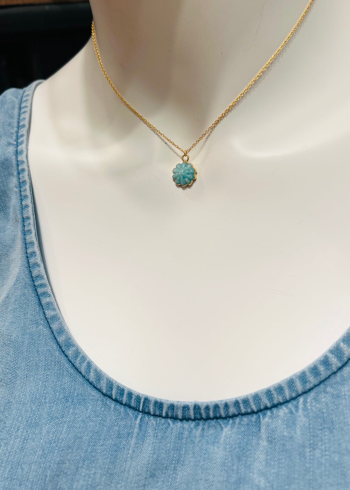 Stone Cooper carved flower necklace