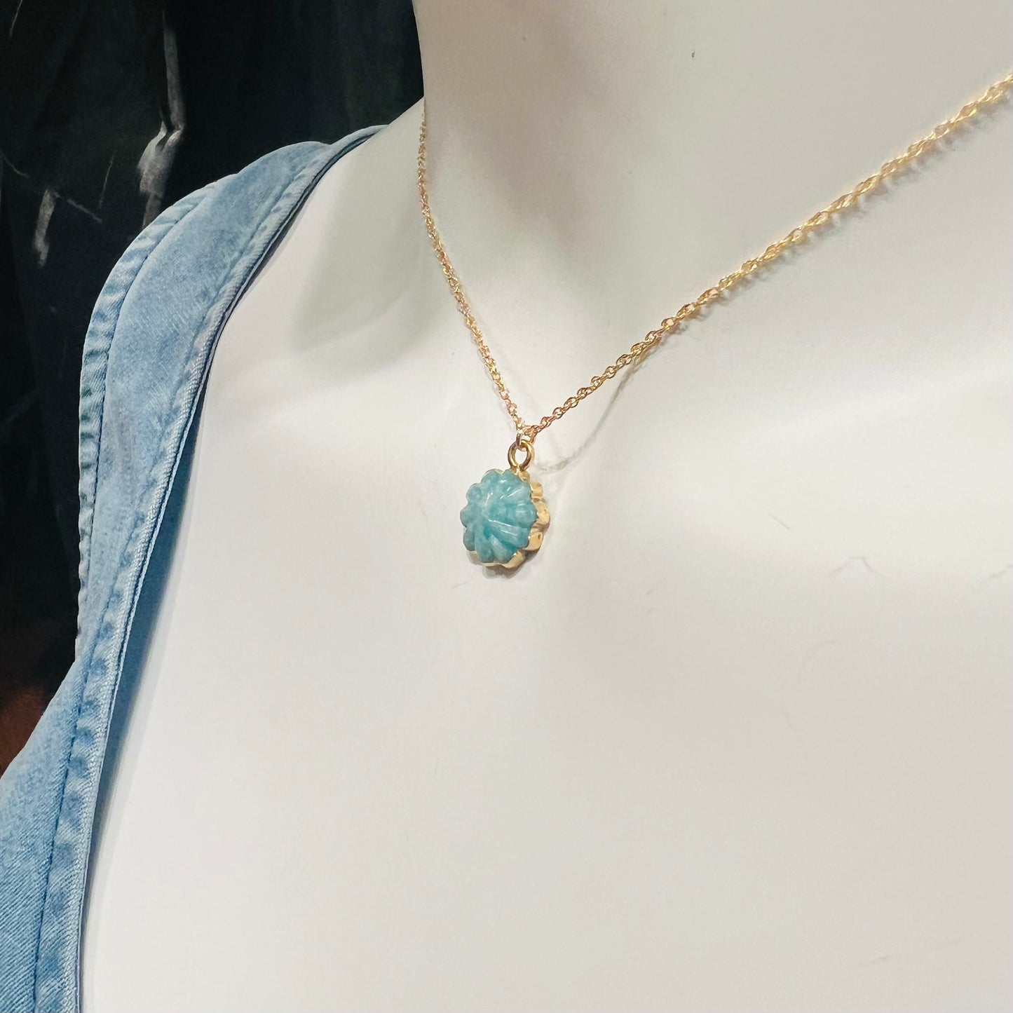 Stone Cooper carved flower necklace