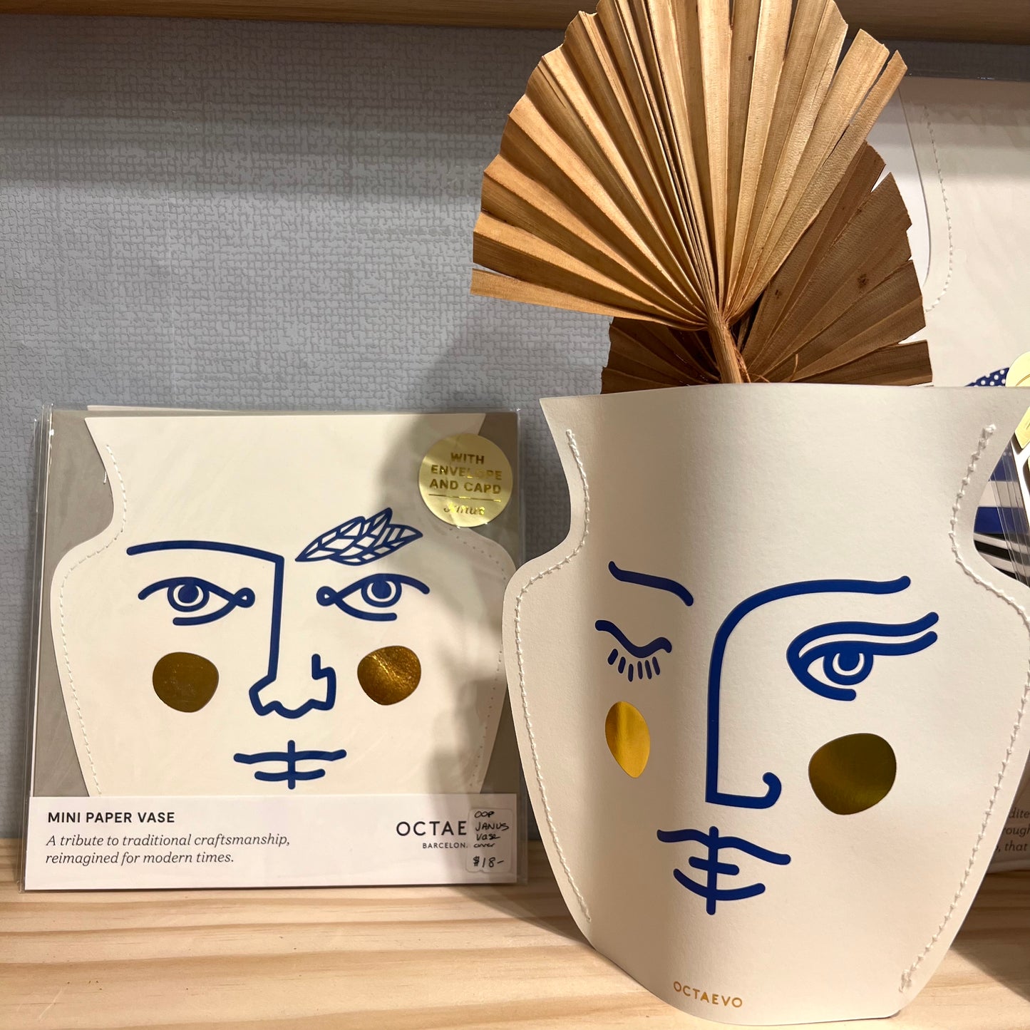 Octaevo Paper vase Janus