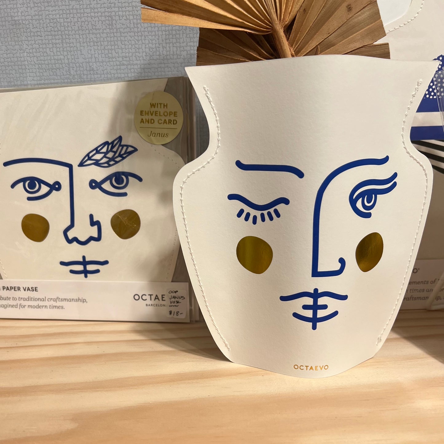 Octaevo Paper vase Janus
