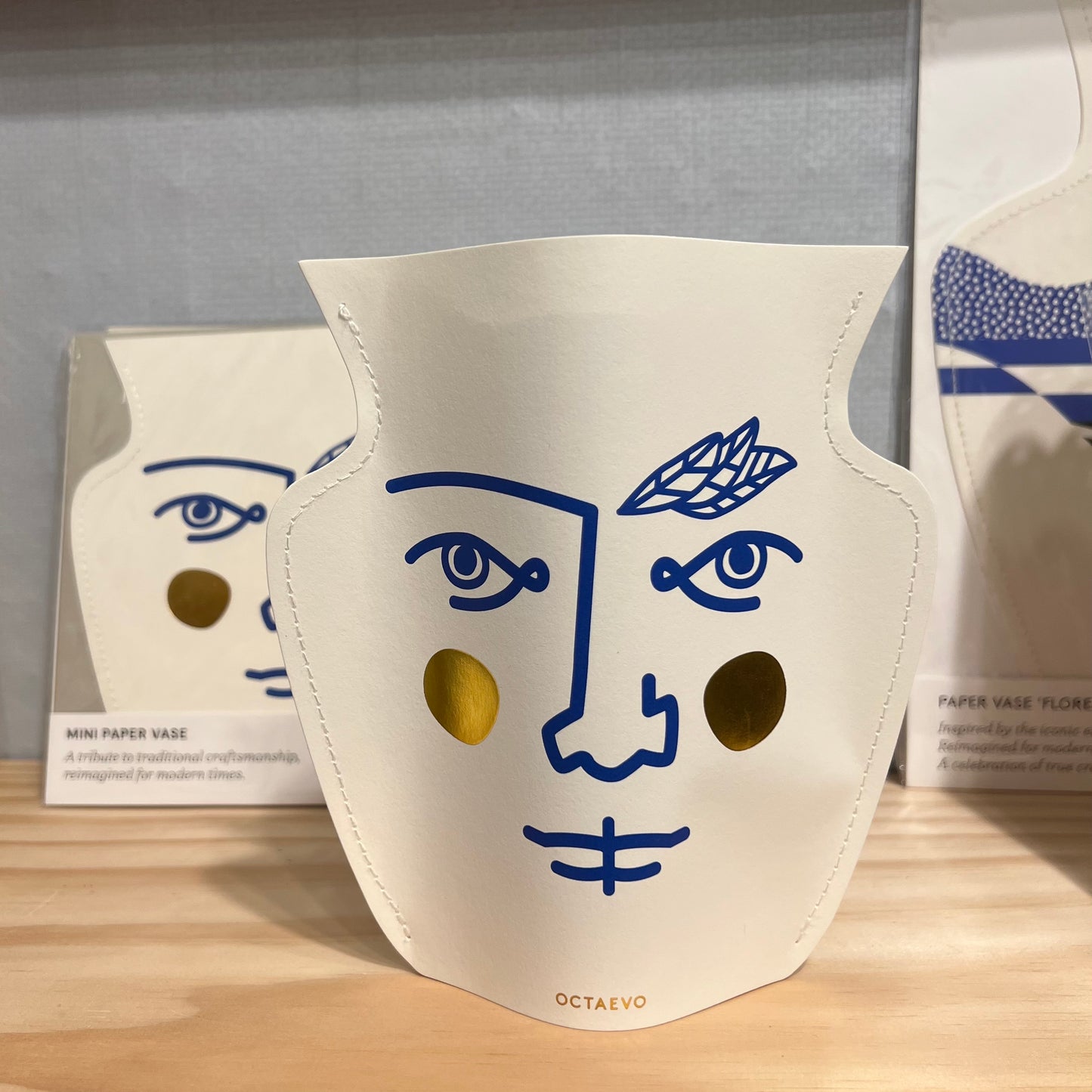 Octaevo Paper vase Janus