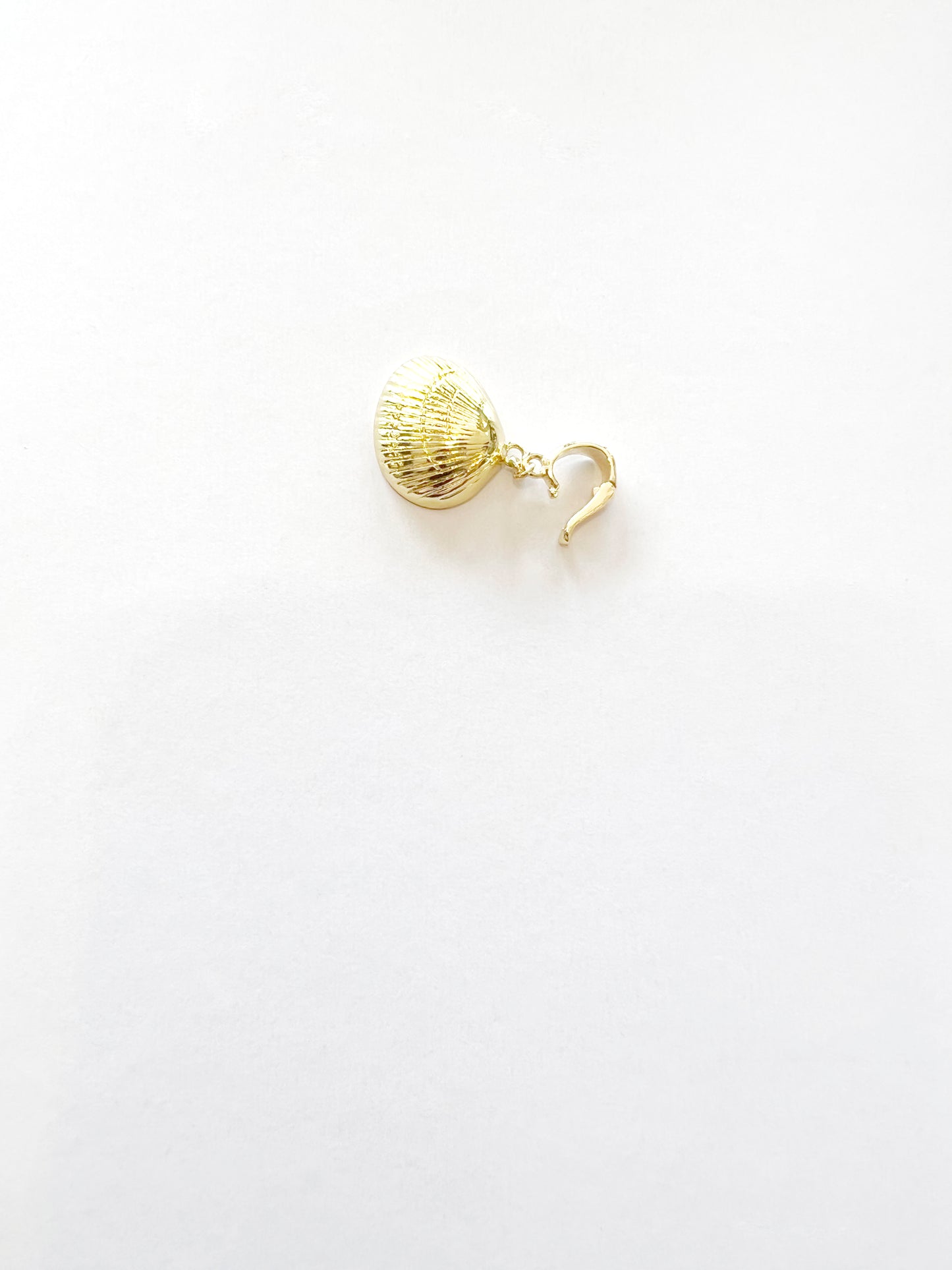 The Swellife Charm Clamshell