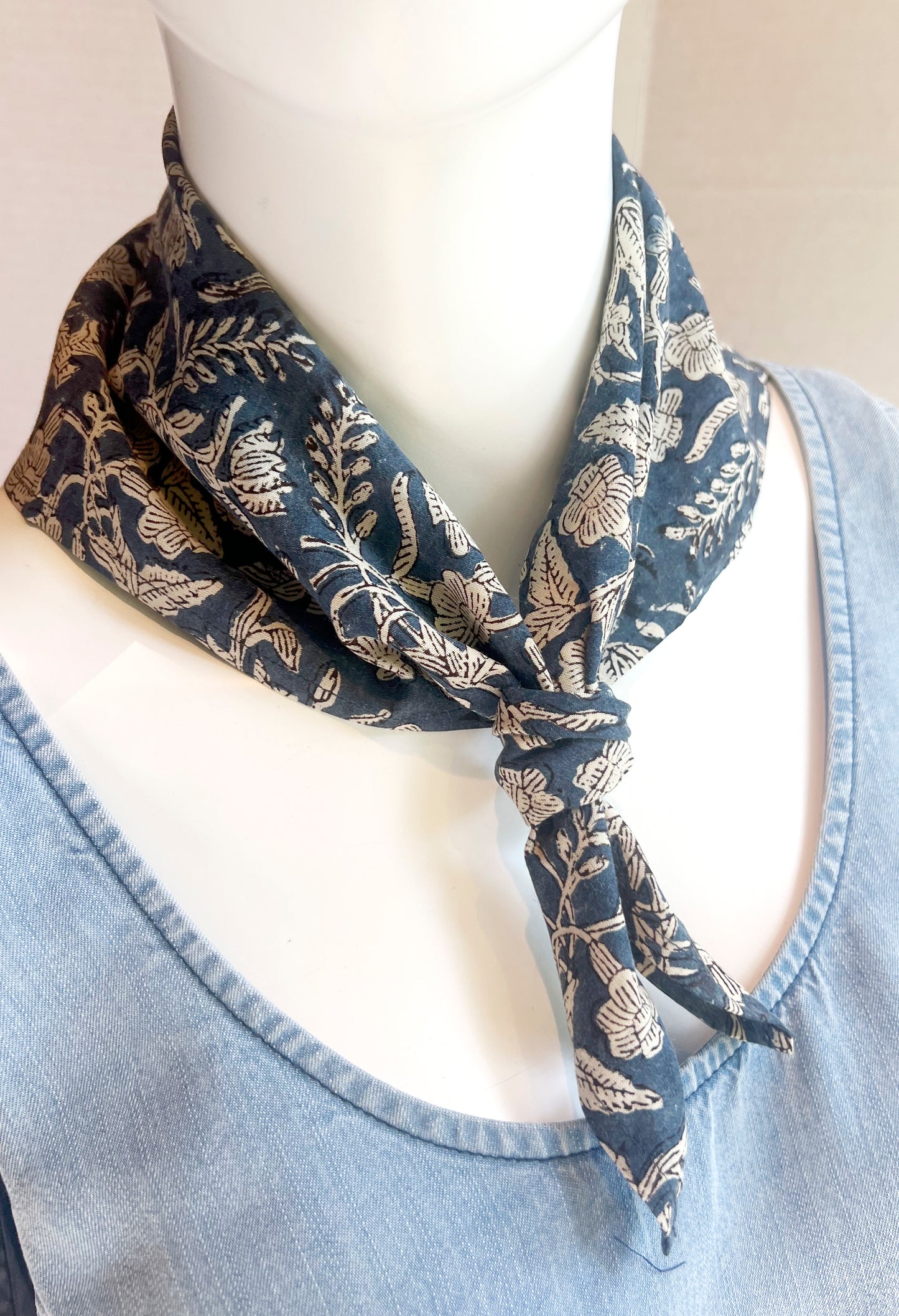 Maelu designs Delia bandana