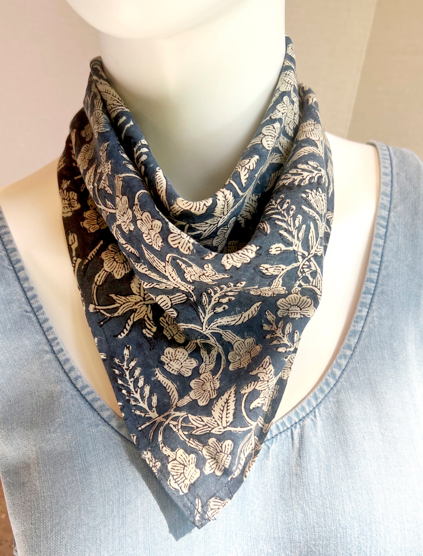 Maelu designs Delia bandana