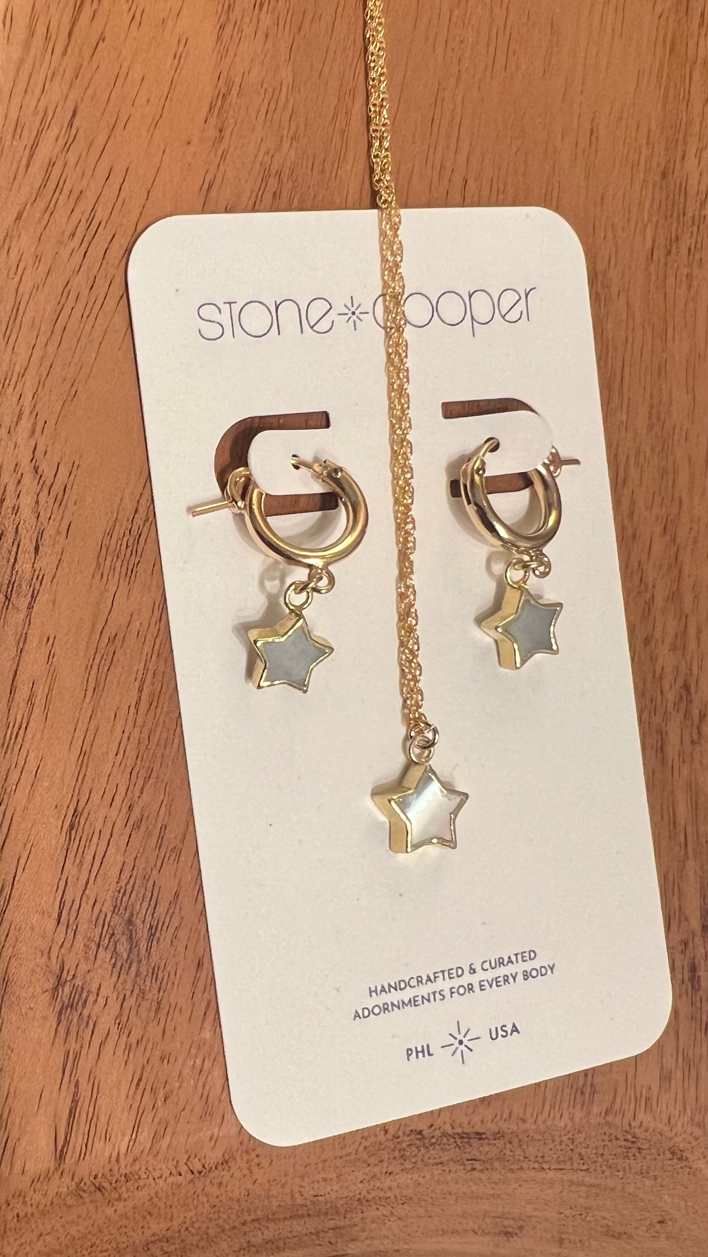 Stone Cooper Mother of pearl star necklace