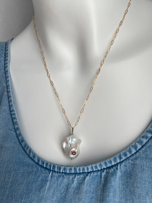 Stone Cooper Baroque pearl with gem necklace