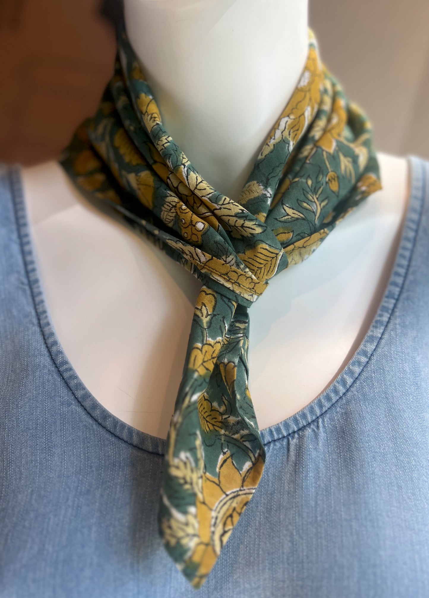 Maelu designs Juno bandana
