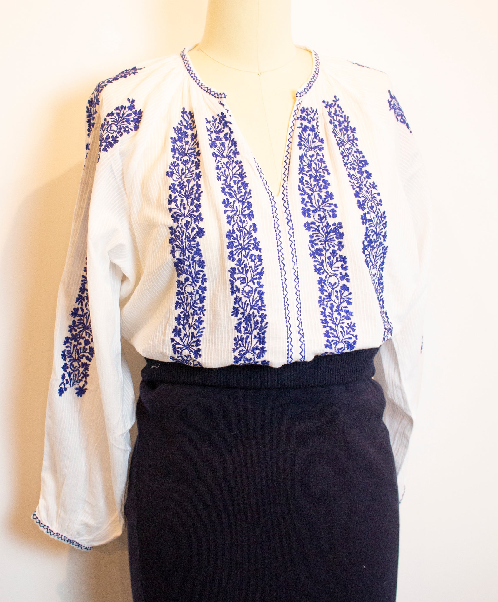 Ne Quittez Pas Dobby Embroidered Gather top