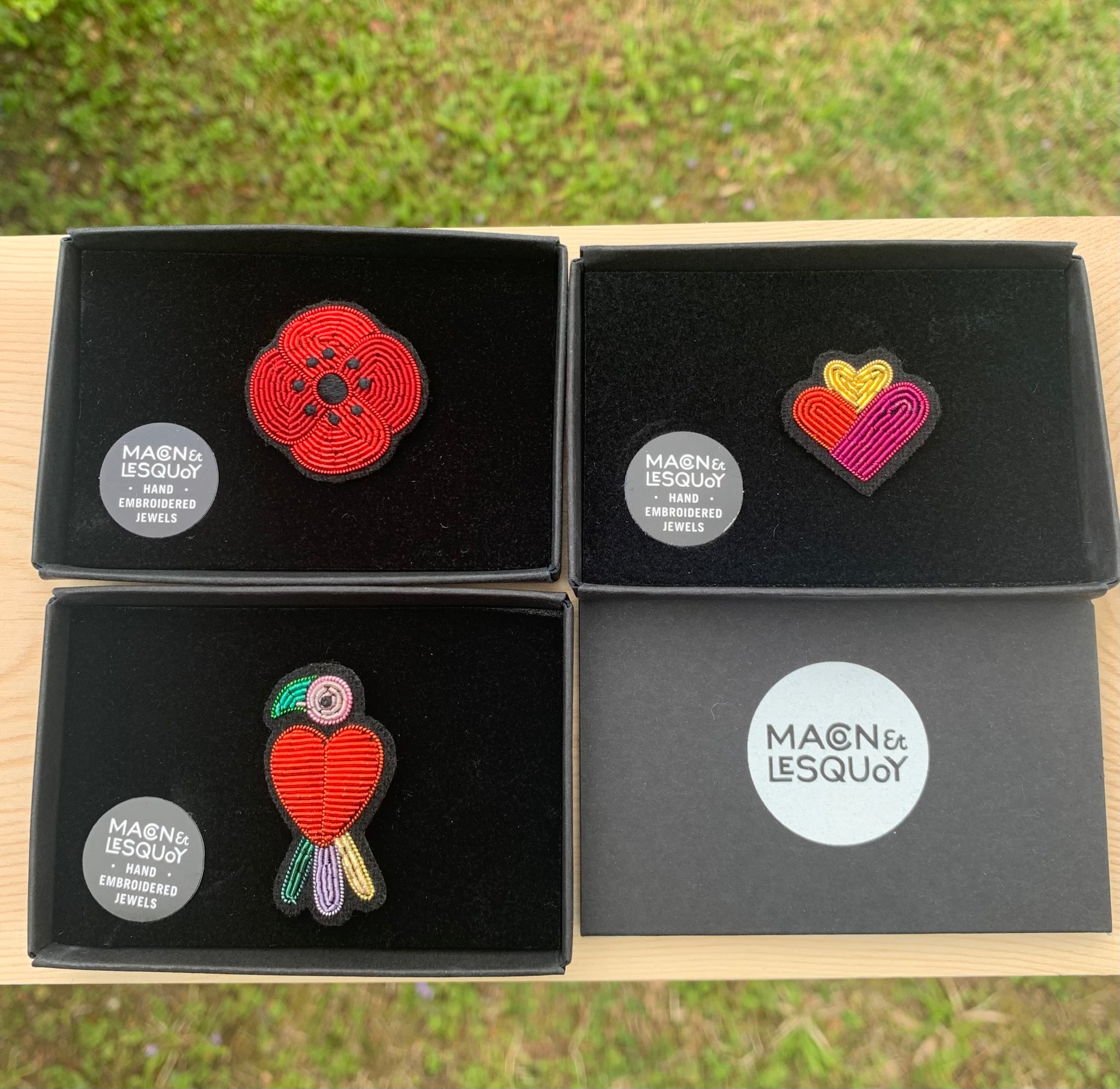 Macon & LesQuoy - Mini family of hearts -  Brooch pin