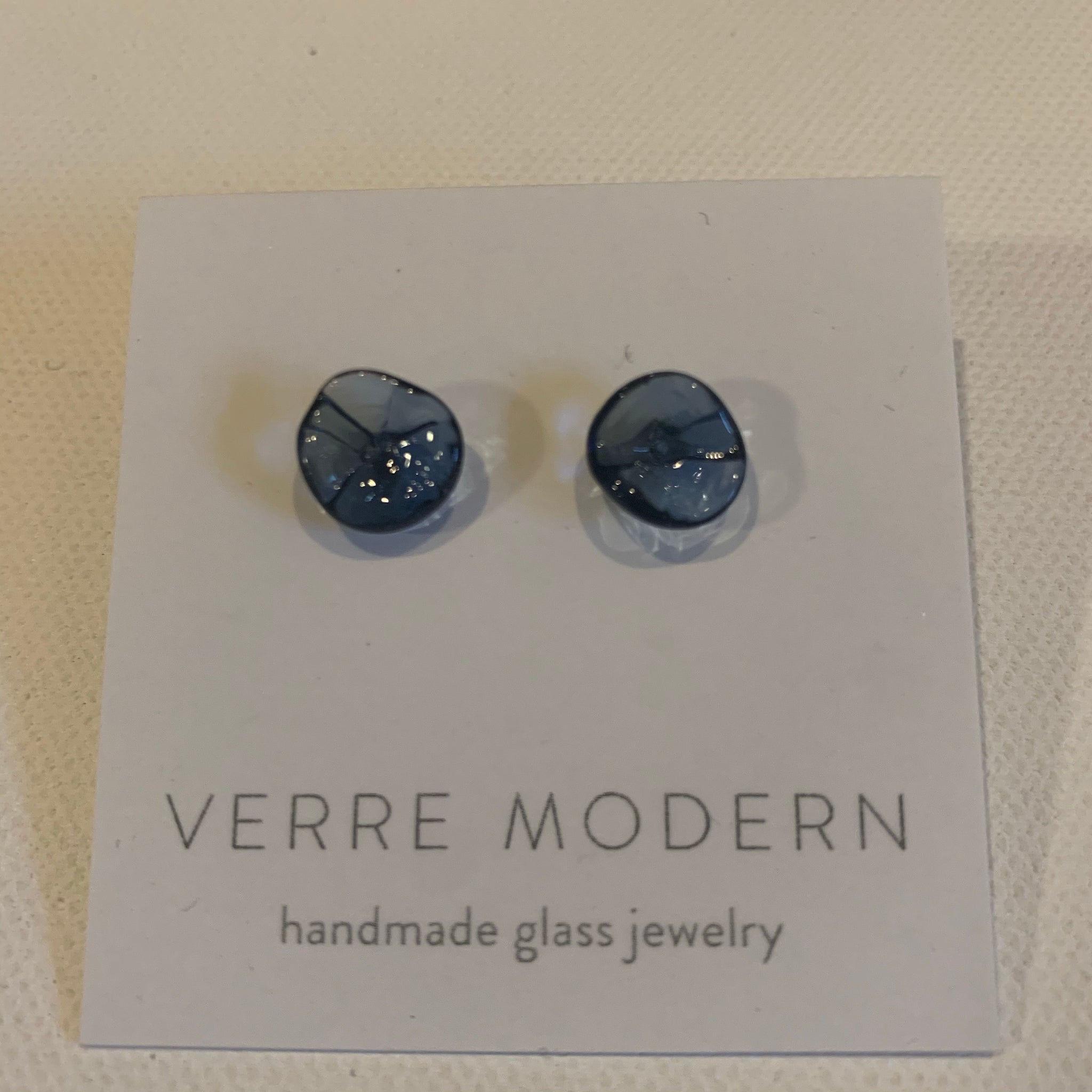 Verre Modern Kali flower earrings