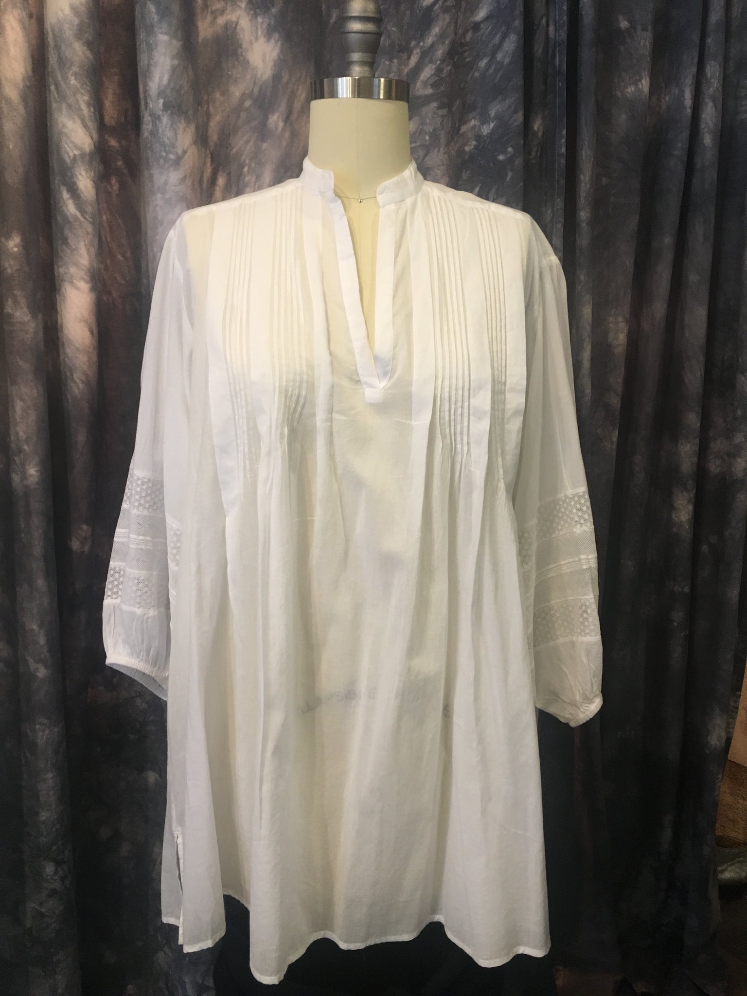 Ne Quittez Pas Poet White top